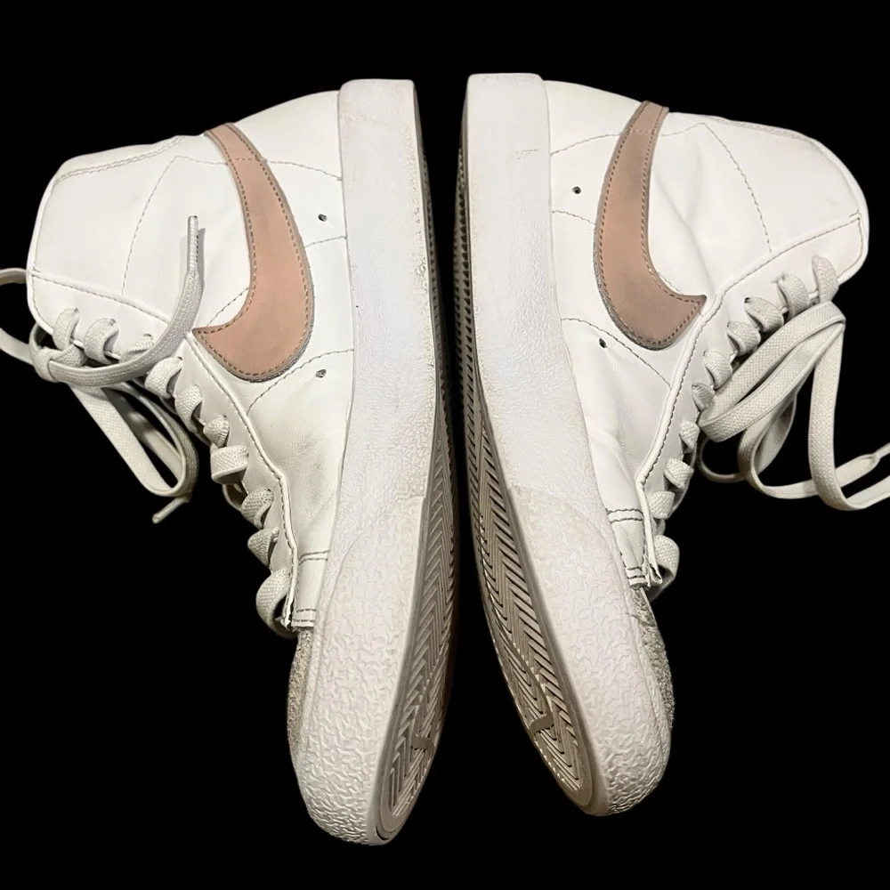 Nike Blazer Mid ‘77 Sneakers Leather Upper Women’s 7.5